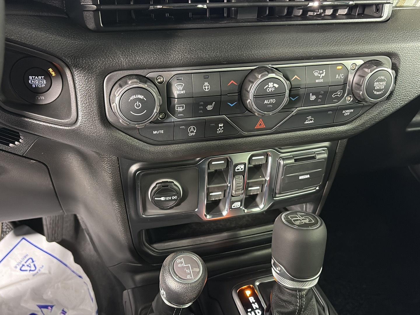 New 2026 Black Clear-Coat Exterior Paint Jeep 85th Anniversary image 12