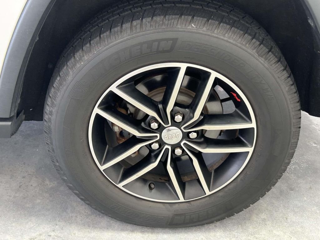Used 2018 White Jeep Trailhawk image 12