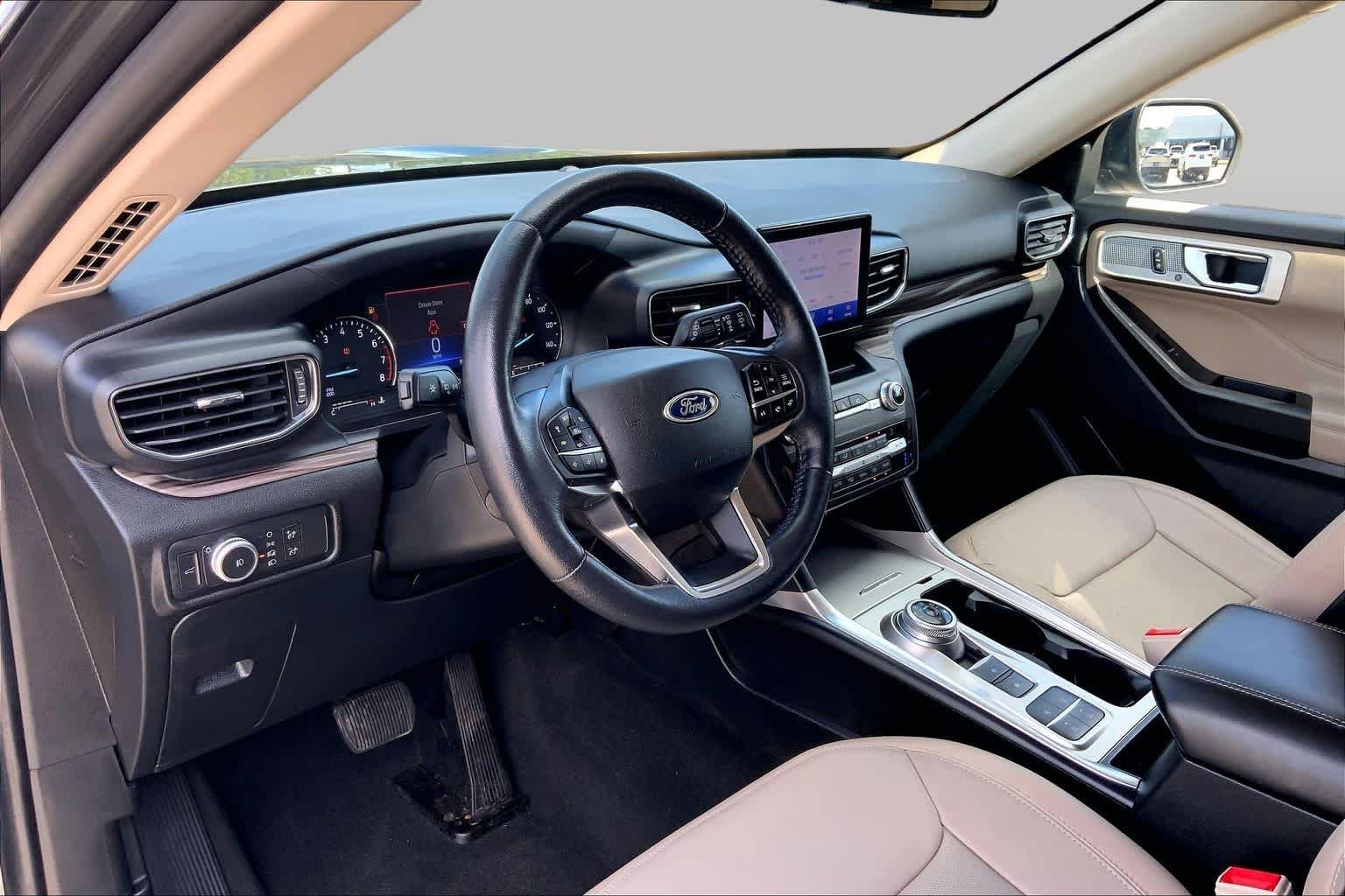 Used 2020 Magnetic Metallic Ford Limited image 17