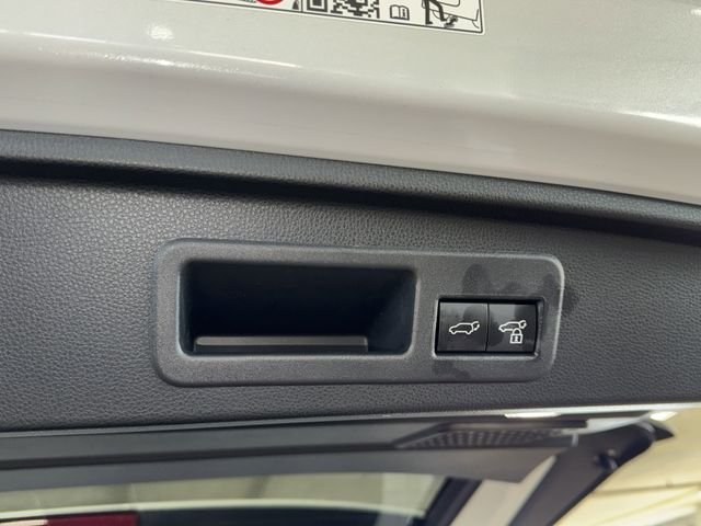 Used 2025 Pearl Toyota Limited image 13