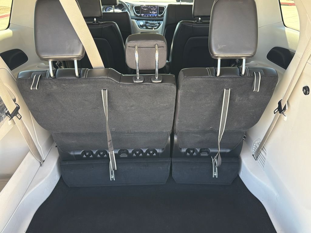 Used 2024 Silver Chrysler Touring L image 10