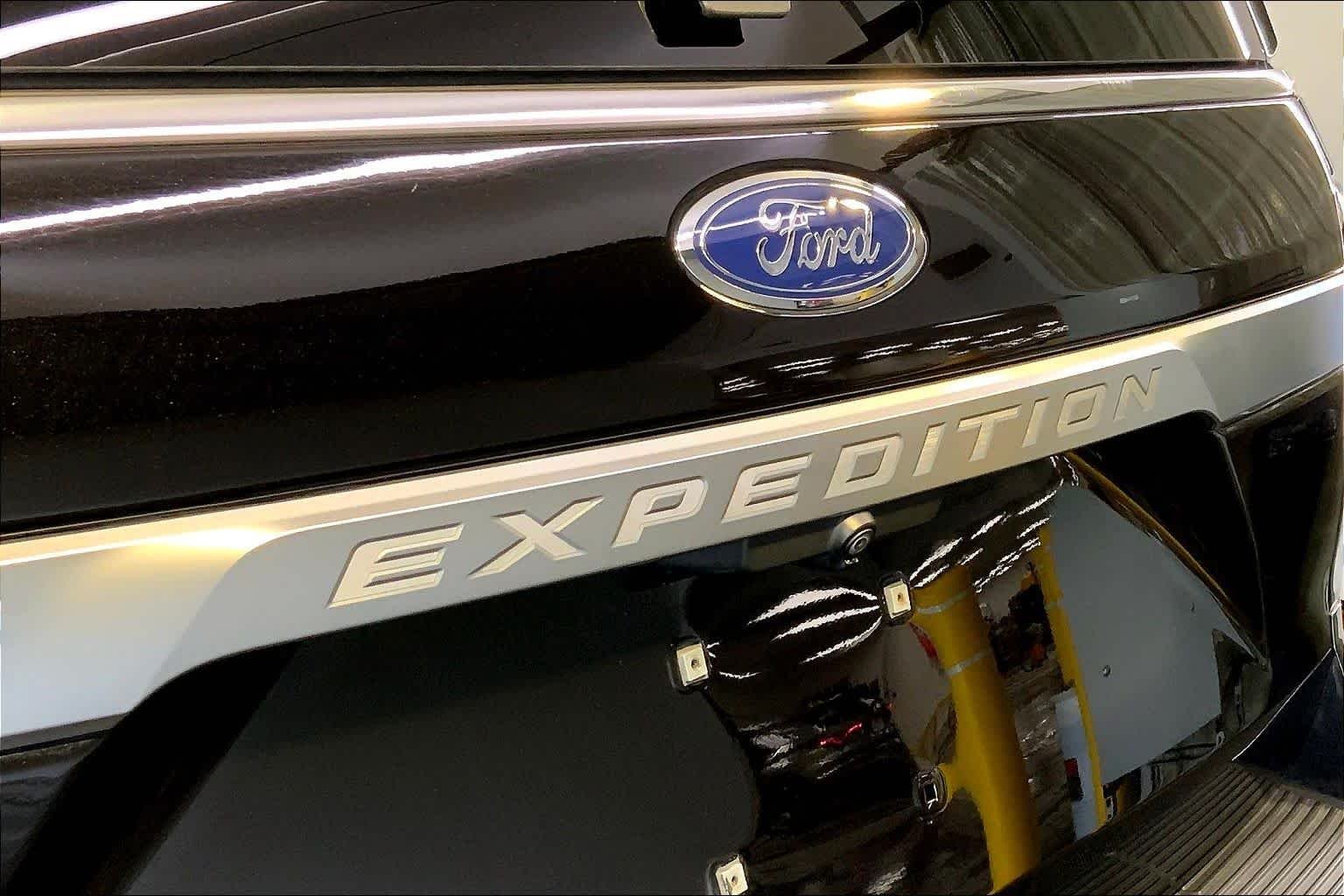 Used 2019 Agate Black Metallic Ford Platinum image 10
