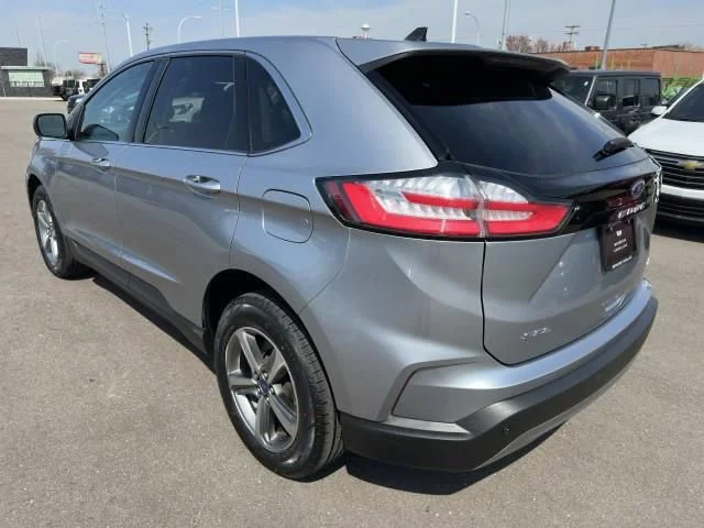 Used 2022 Silver Ford SEL image 31