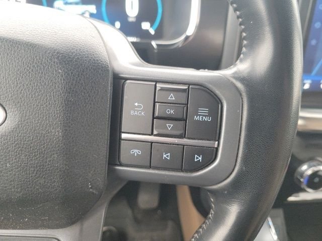 Used 2023 White Ford Lariat image 16