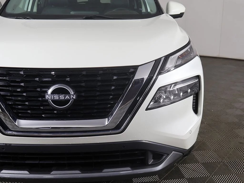 Used 2023 White Nissan SL image 15