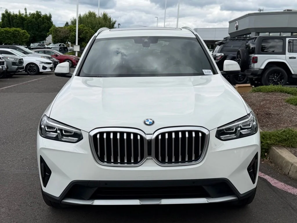 Used 2022 Alpine White BMW xDrive30i image 3