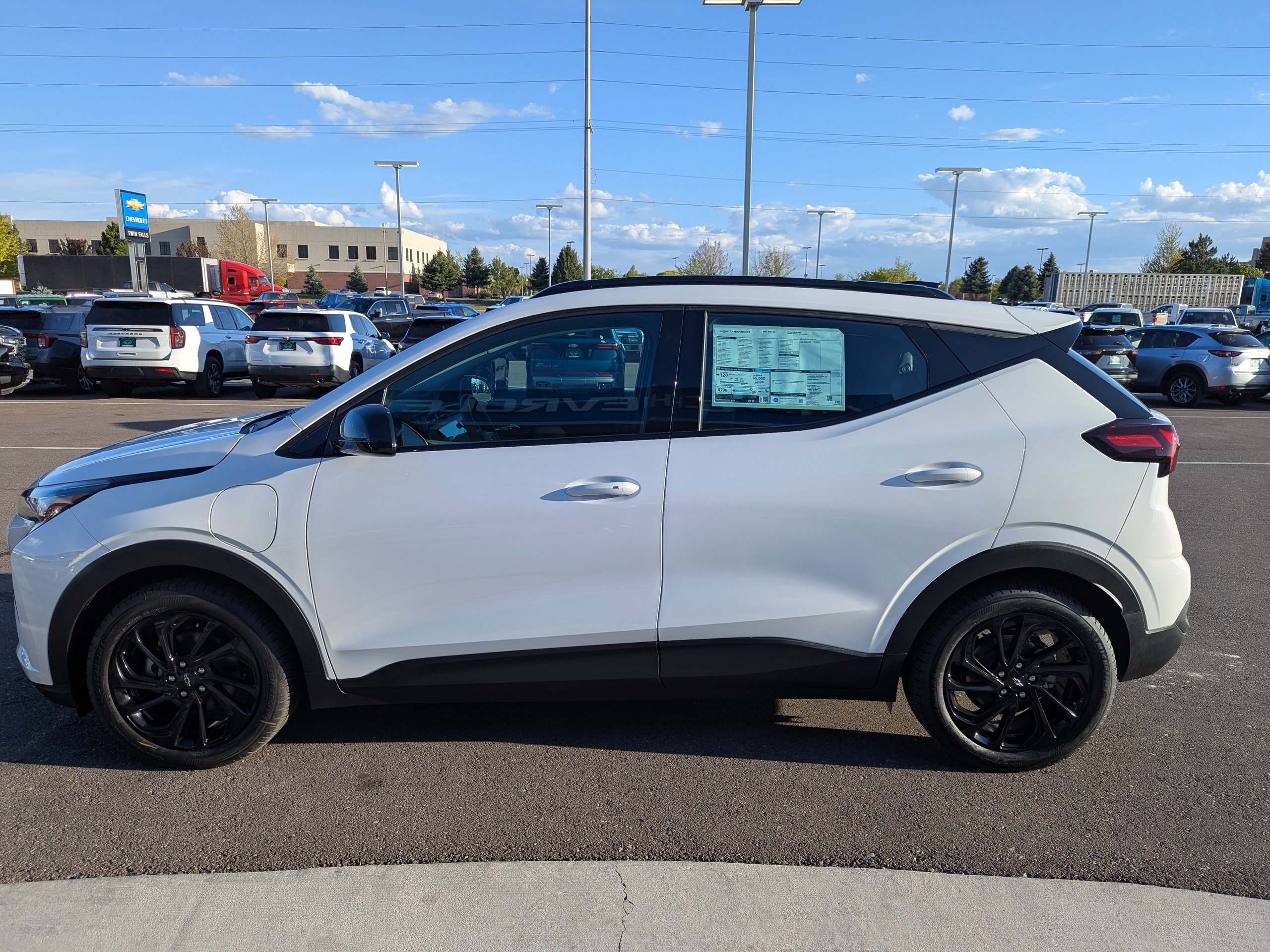 2027 Chevrolet Bolt RS - Photo 7