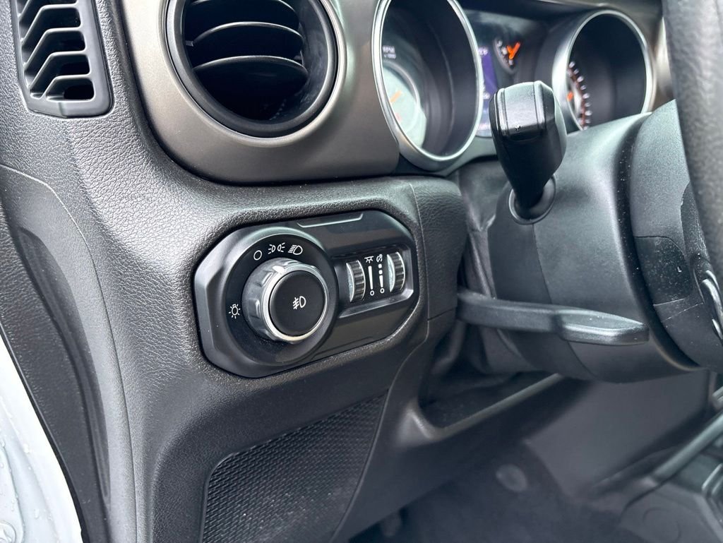 Used 2019 White Jeep Unlimited Sport image 16