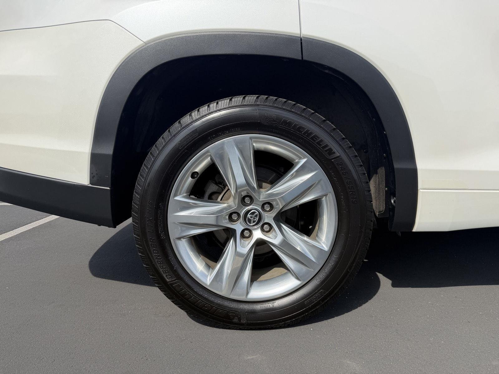 Used 2017 Blizzard Pearl Toyota Limited image 8