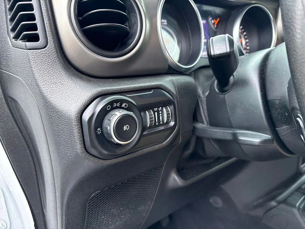 Used 2019 White Jeep Unlimited Sport image 16