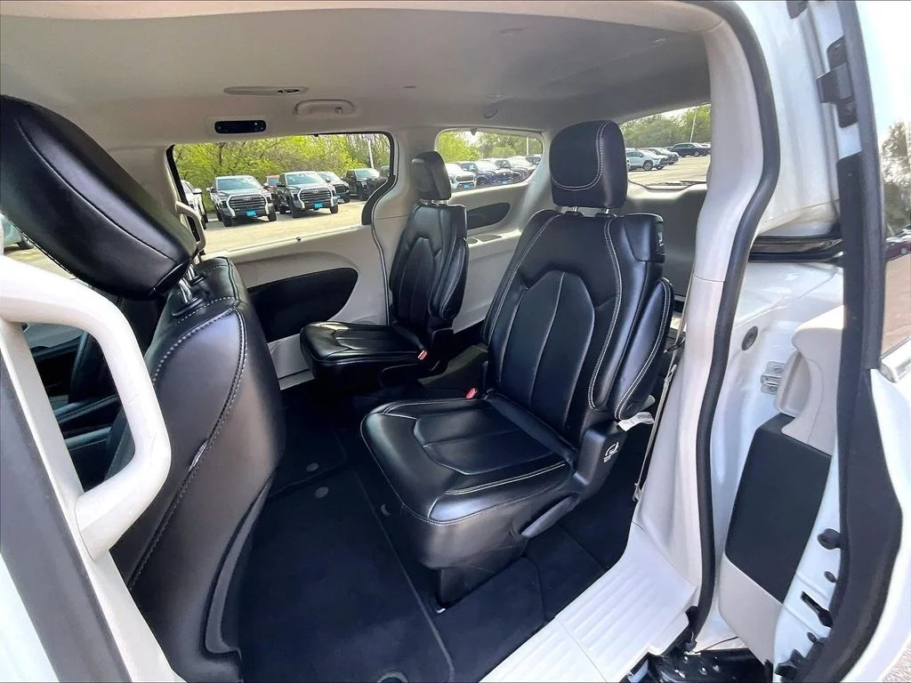 Used 2023 Bright White Clearcoat Chrysler Touring L image 15