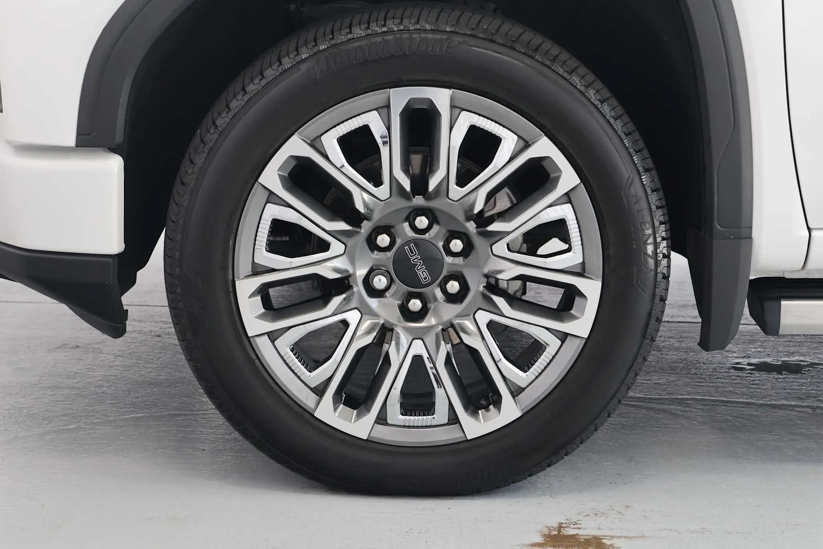 Used 2024 White Frost Tricoat GMC Denali Ultimate image 11