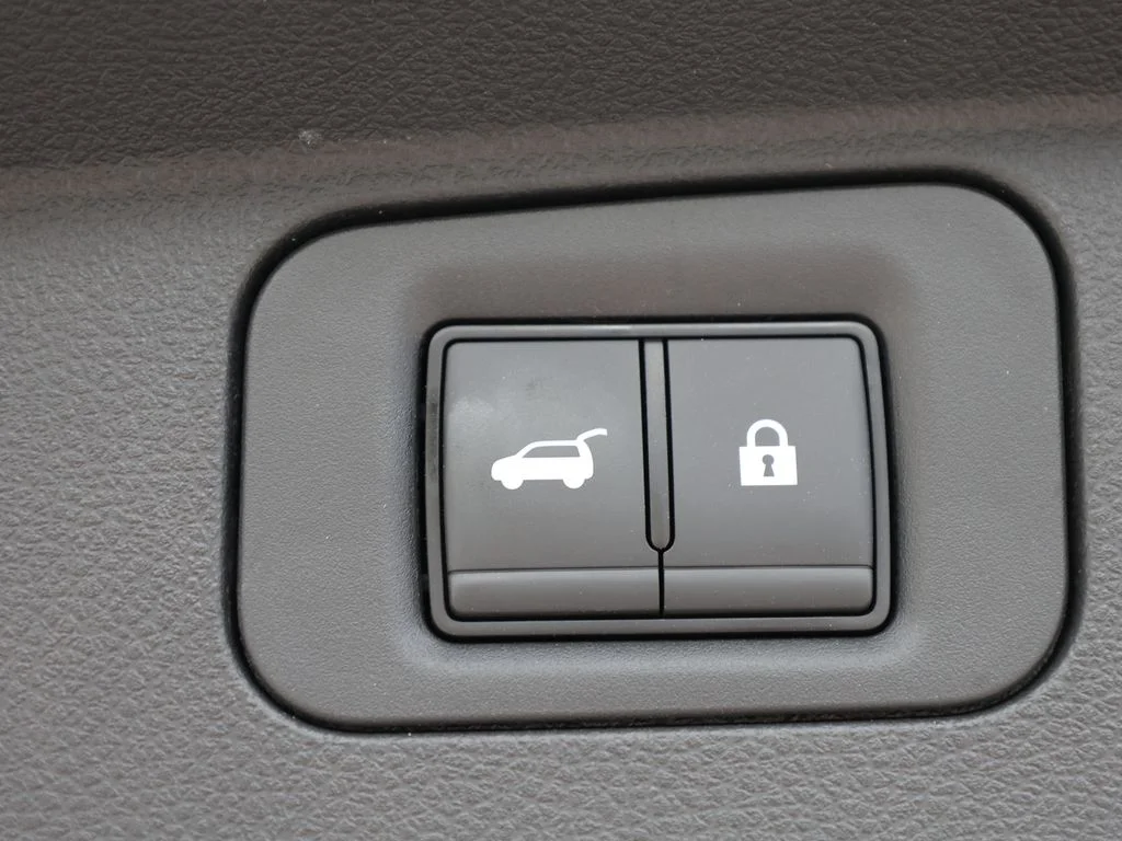 Certified Used 2025 Red INFINITI LUXE image 10