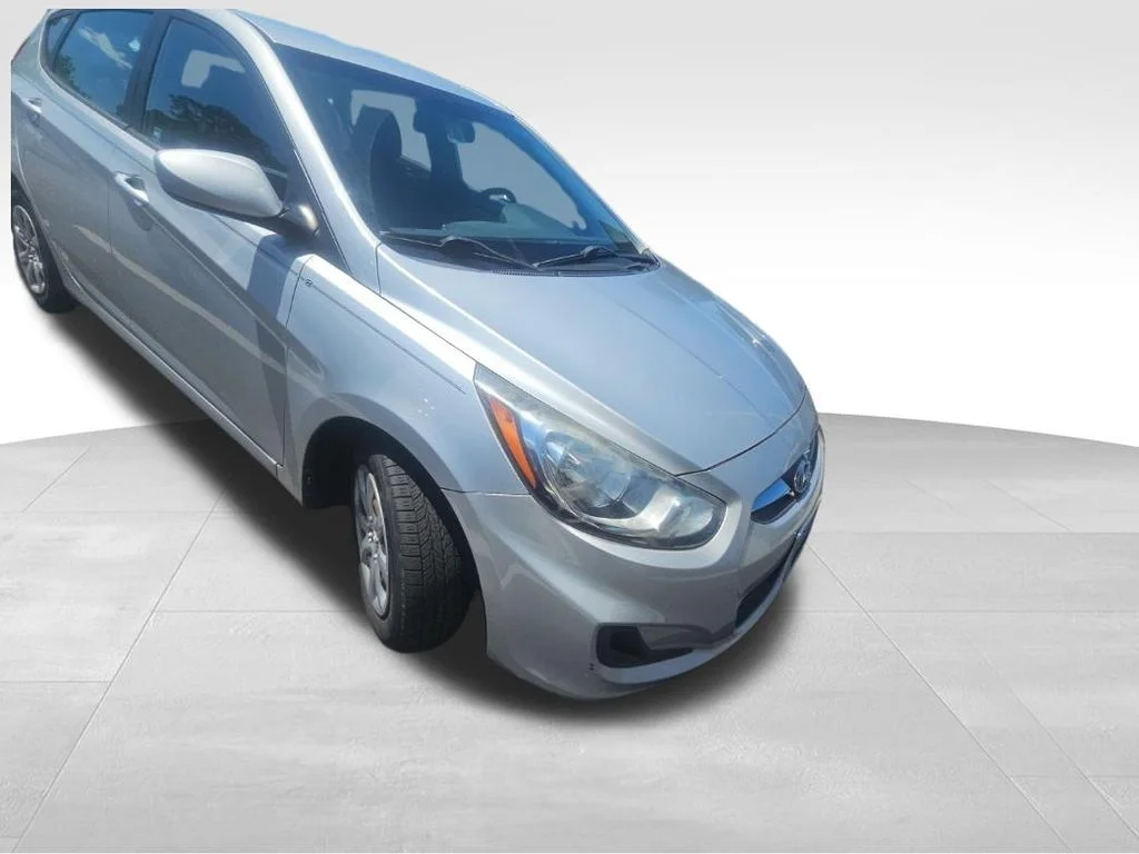 Used 2014 Silver Hyundai GS image 11