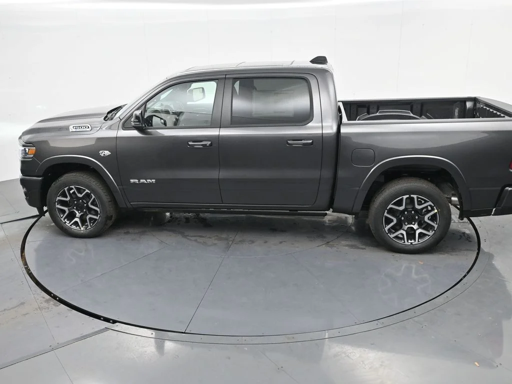 New 2026 Granite Crystal Metallic Clear-Coat Exterior Paint RAM Laramie image 30