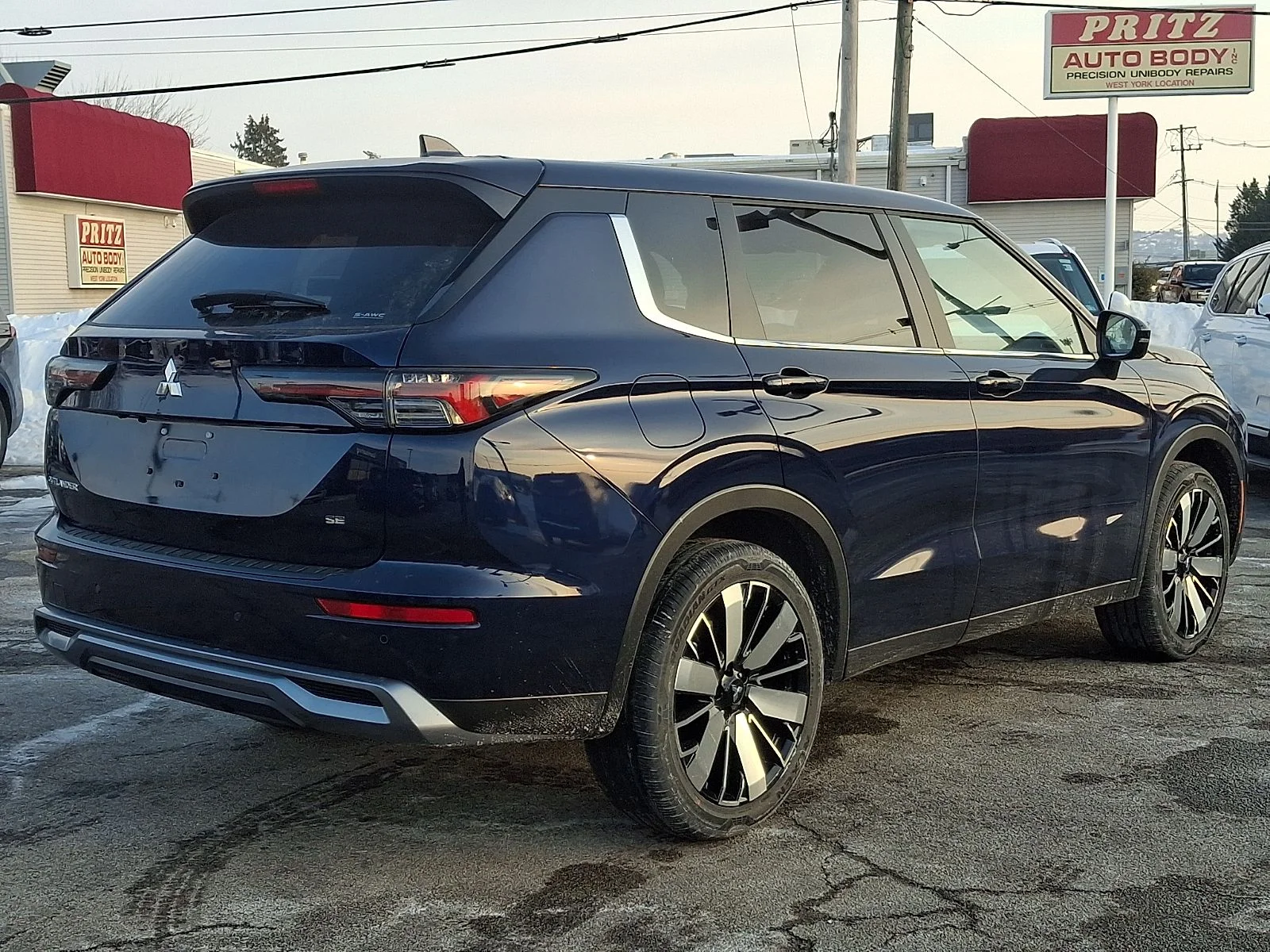 New 2026 Blue Mitsubishi SE image 7