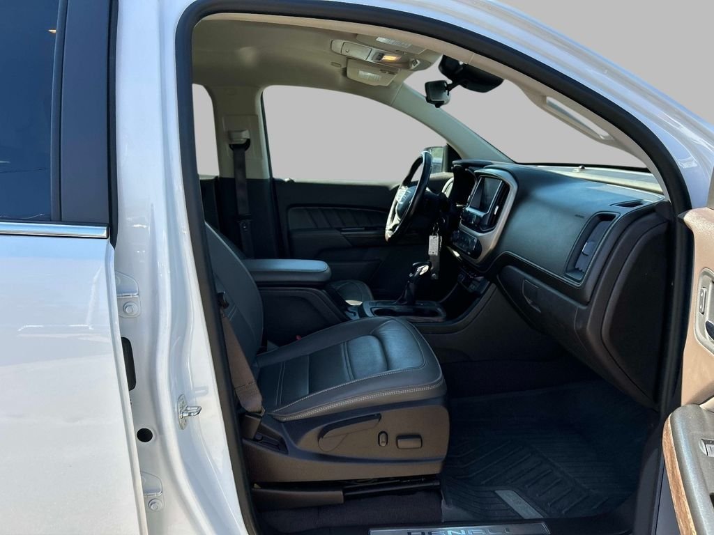 Used 2022 White GMC Denali image 16