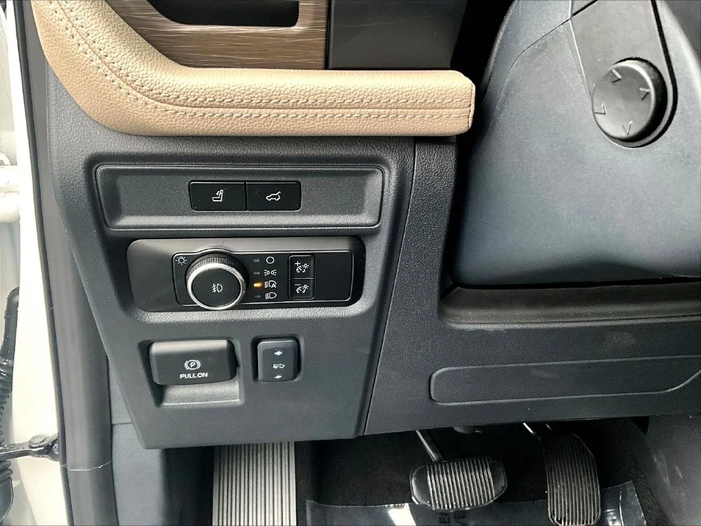 Used 2024 White Ford Limited image 17