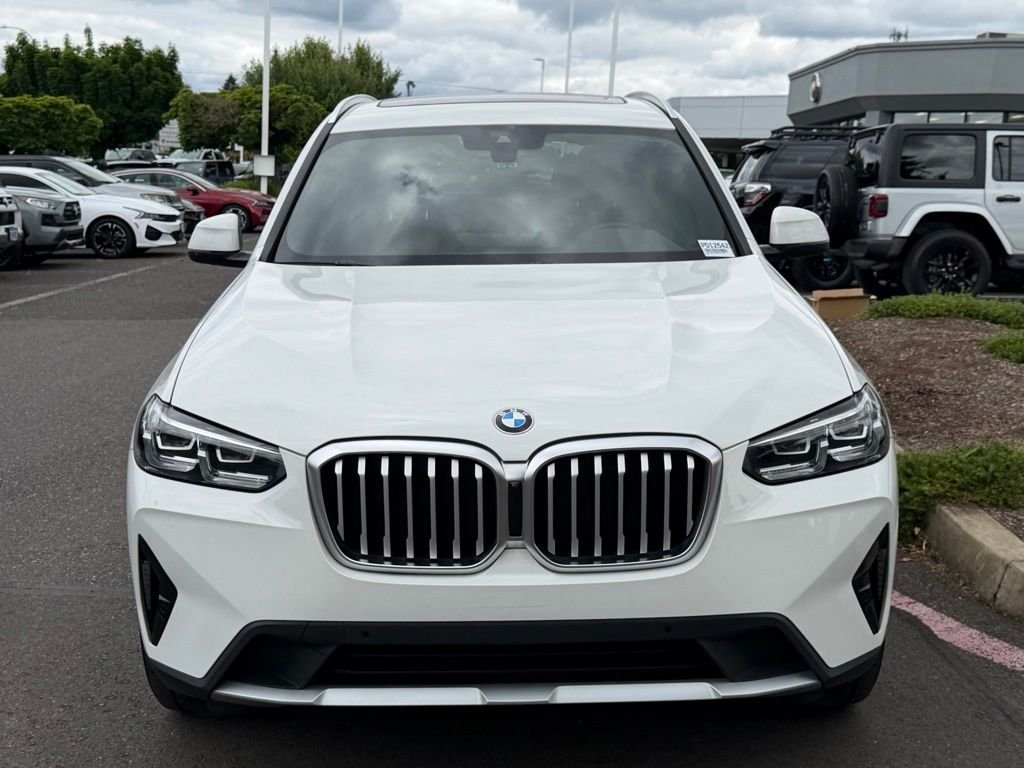 Used 2022 Alpine White BMW xDrive30i image 3