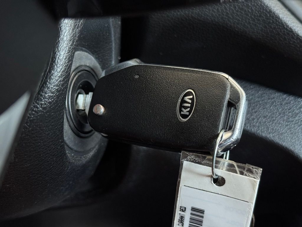 Used 2020 Red Kia LXS image 30