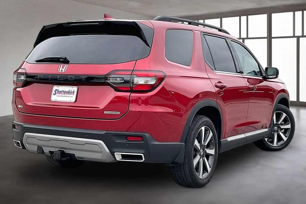 Used 2025 Red Honda Touring image 6