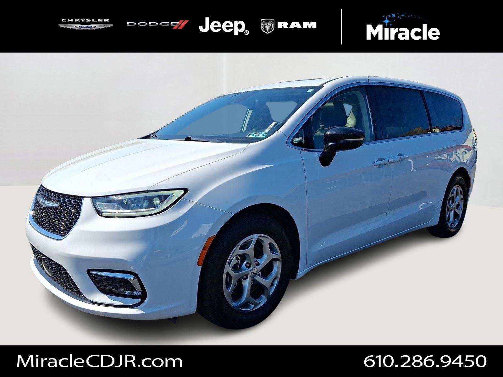 Certified Used 2024 Bright White Clearcoat Chrysler Limited image 3