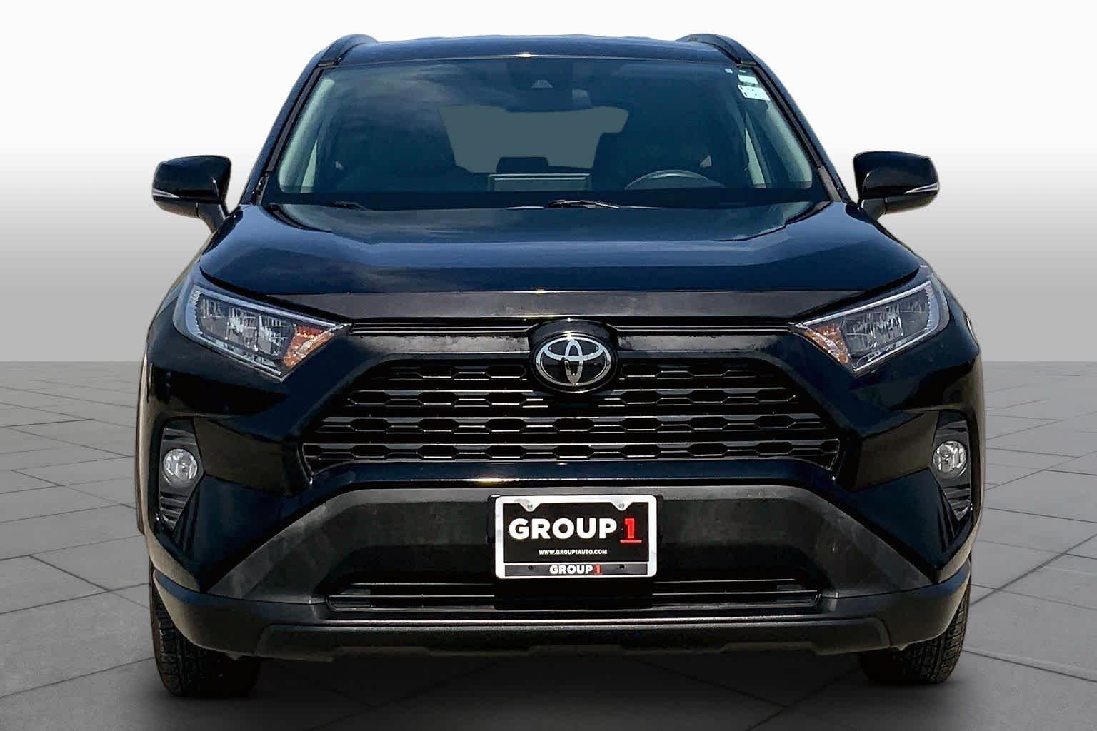 Used 2020 Midnight Black Metallic Toyota XLE image 4