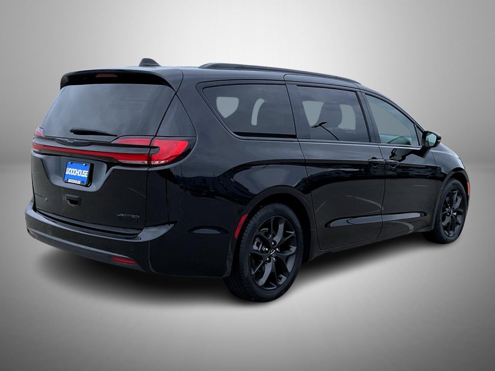 Used 2025 Black Chrysler Limited image 5