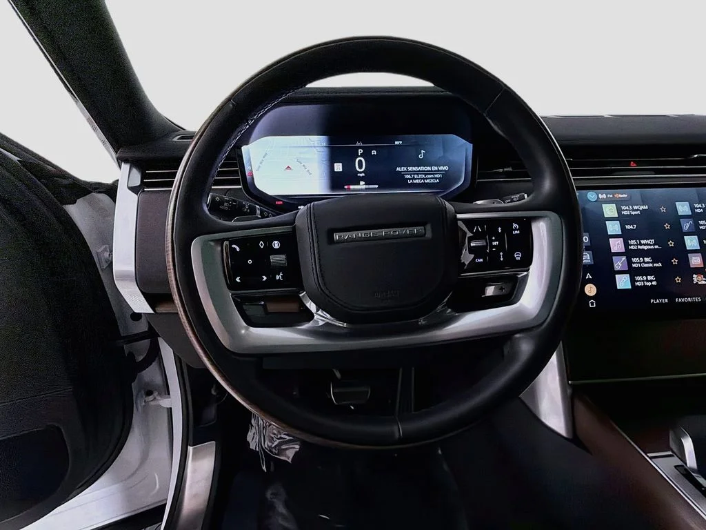 Used 2024 White Land Rover SE image 11