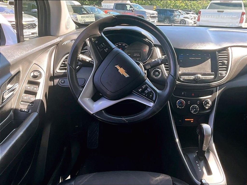 Used 2018 White Chevrolet LT image 16