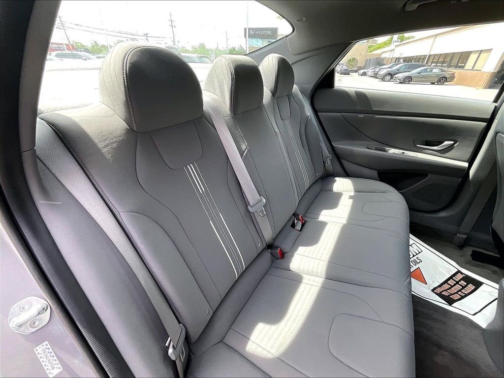 Used 2023 Silver Hyundai SEL image 16