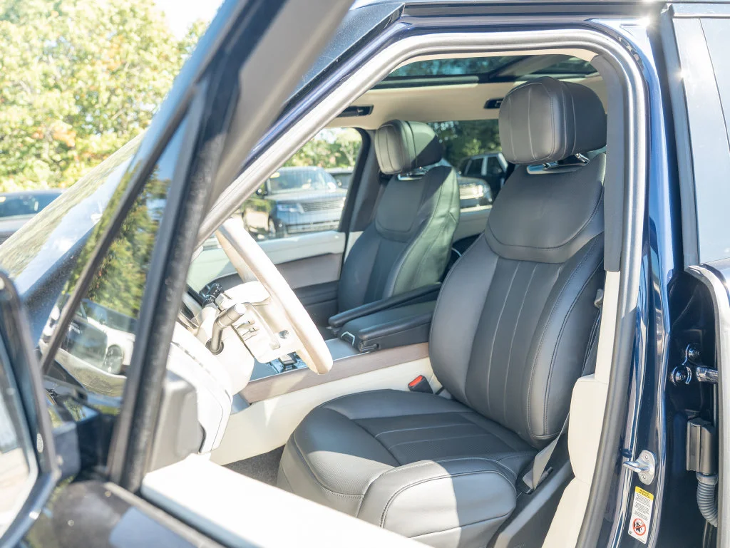 Used 2023 Blue Land Rover SE image 20
