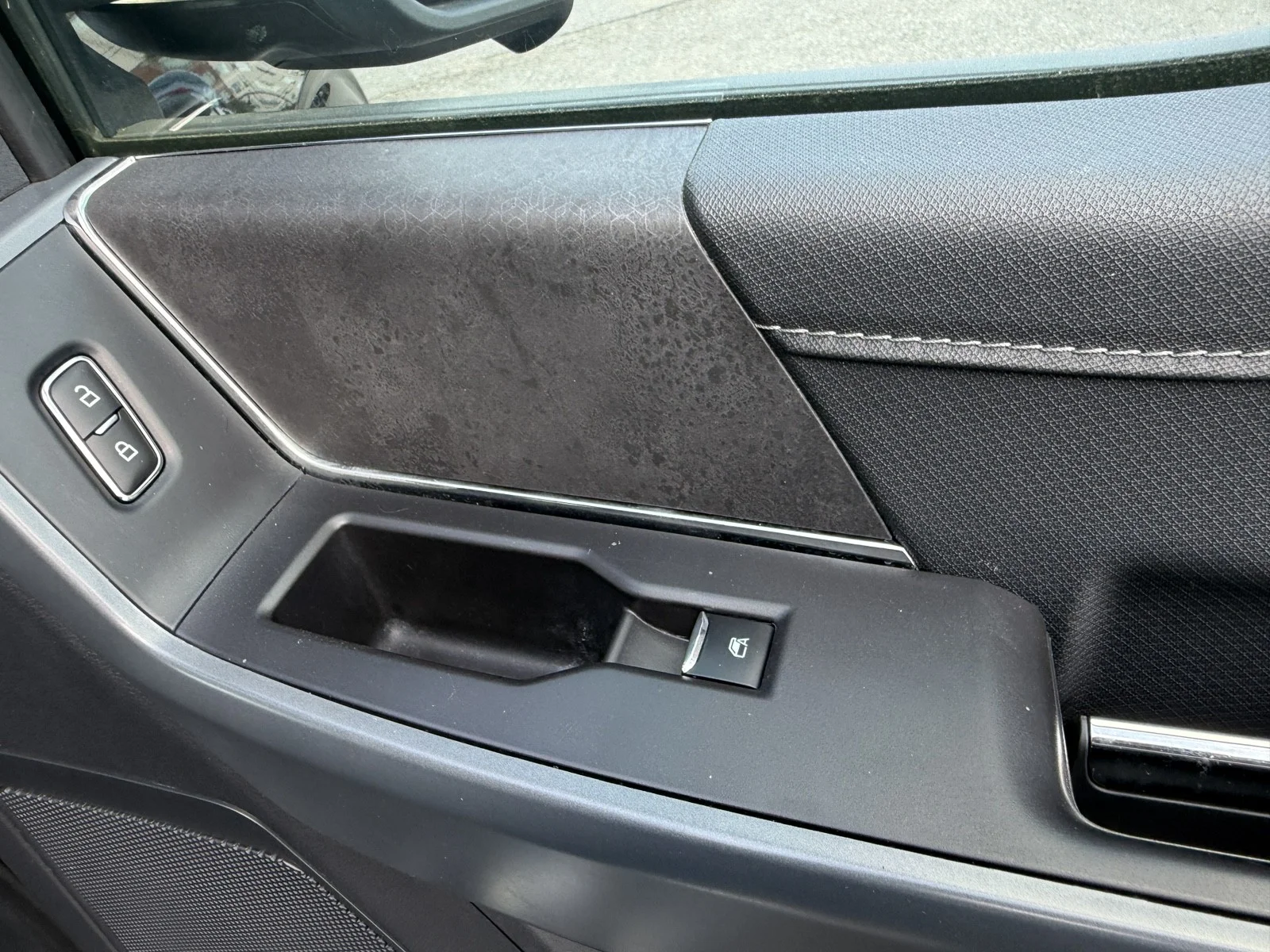 Used 2024 Agate Black Metallic Ford XLT 4WD image 35