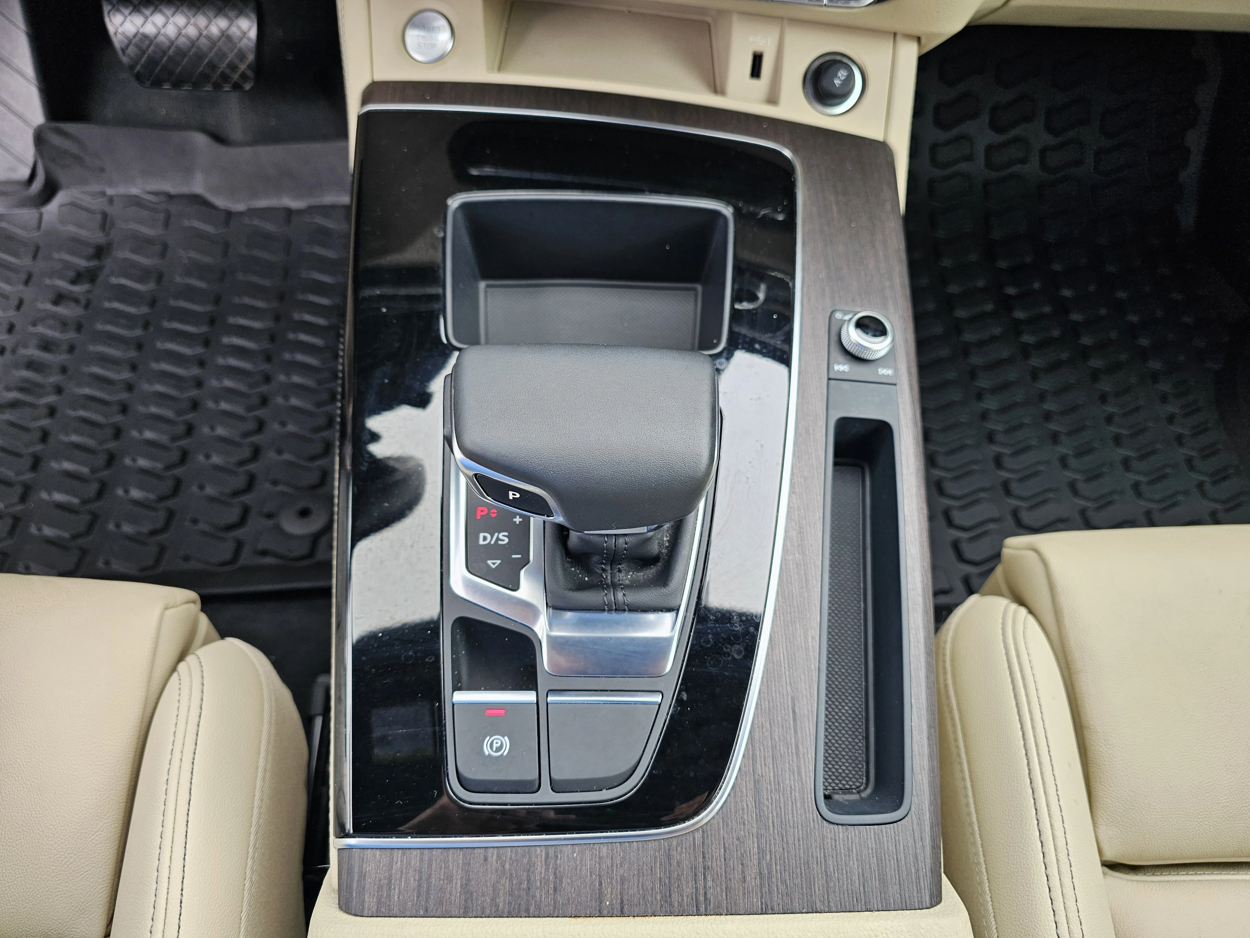 Used 2025 Daytona Gray Pearl Effect Audi S line Premium Plus image 26