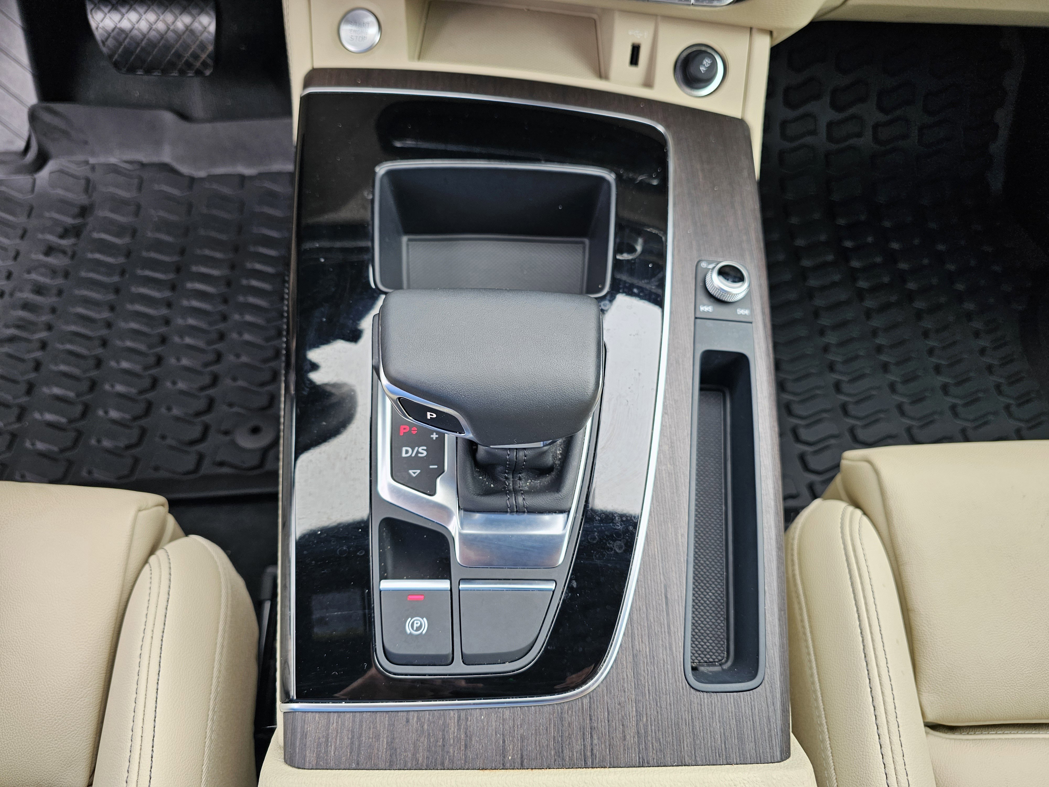 Used 2025 Daytona Gray Pearl Effect Audi S line Premium Plus image 26