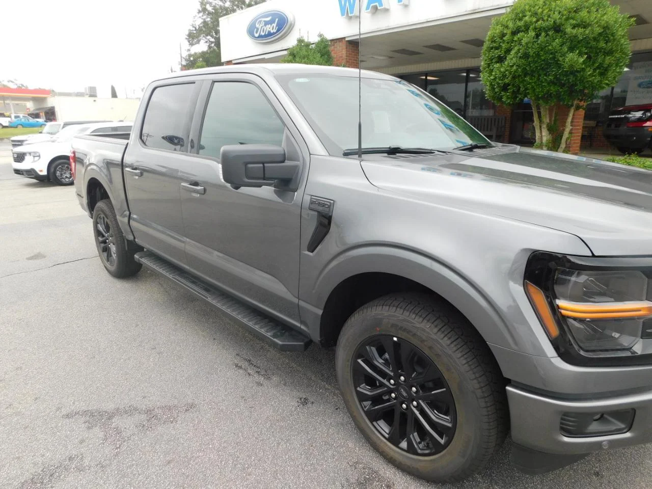 New 2026 Carbonized Gray Metallic Ford XLT image 2