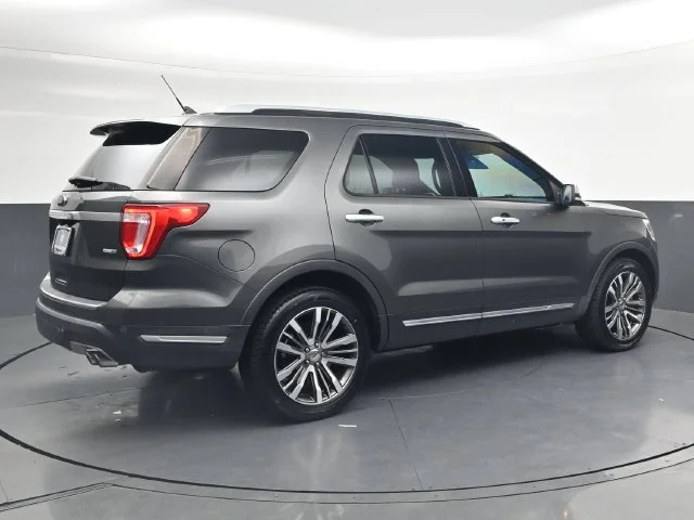 Used 2018 Gray Ford Platinum image 4