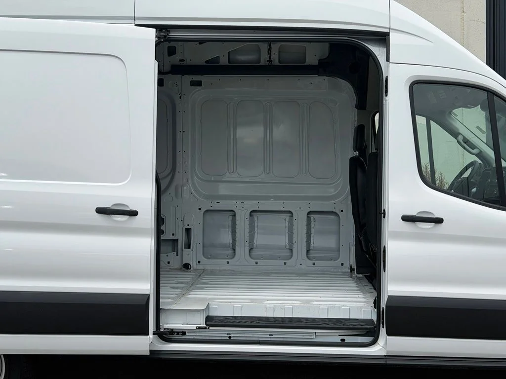 Used 2025 White Ford Base image 23