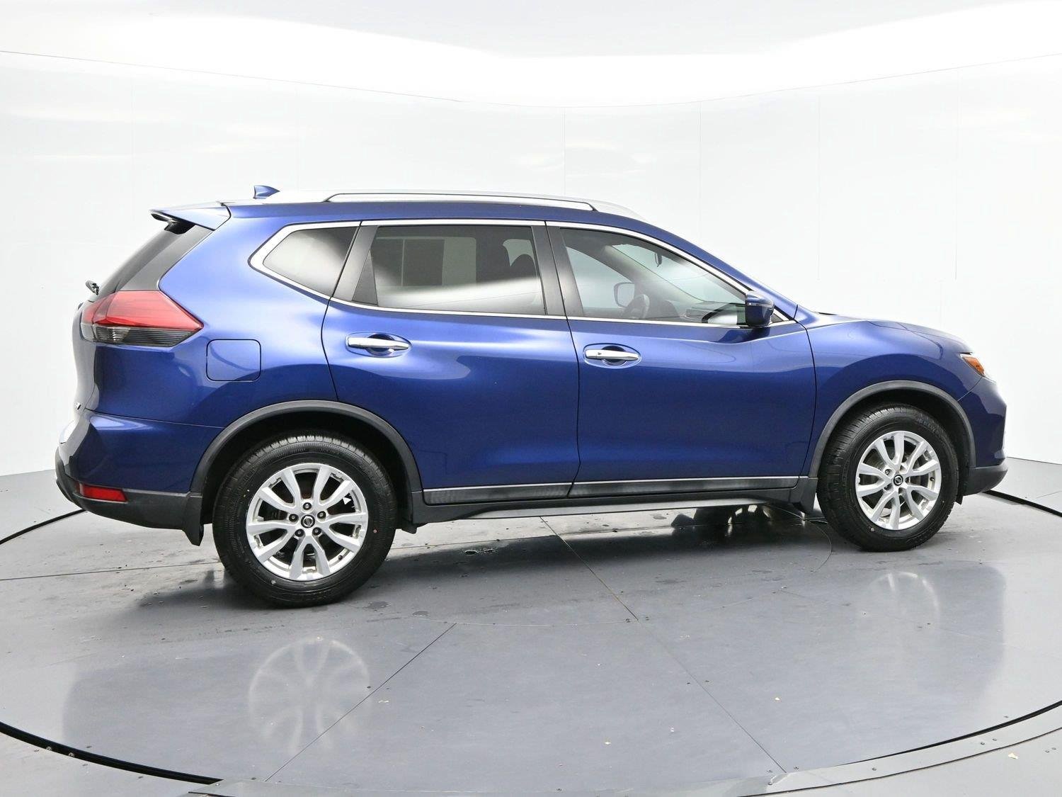 Used 2018 Caspian Blue Nissan SV image 8