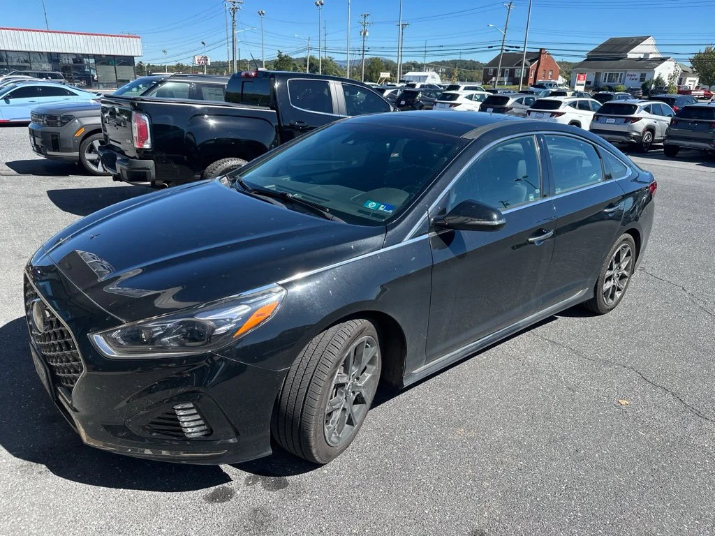 Used 2019 Black Hyundai Limited image 9
