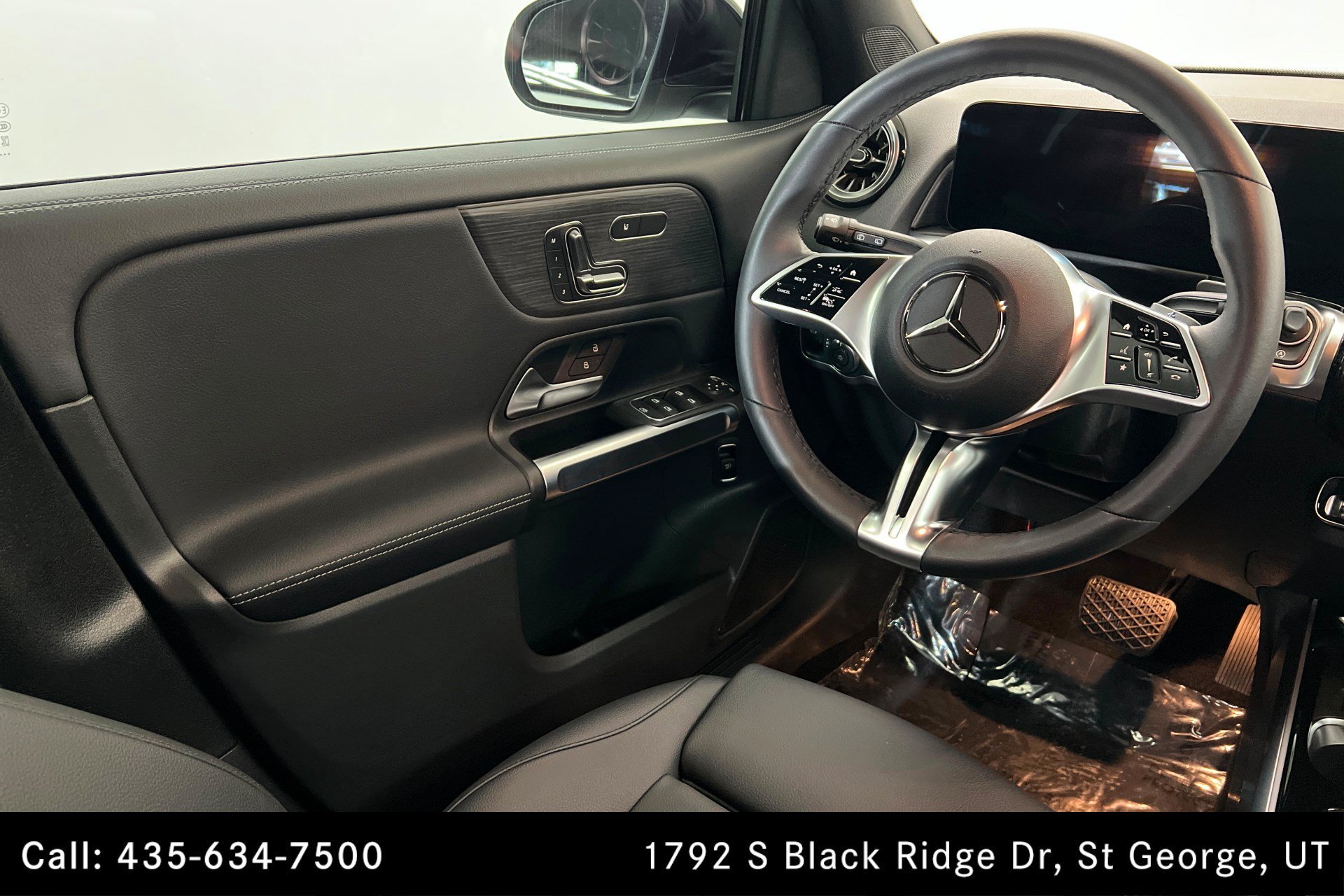 Certified Used 2026 Polar White Mercedes-Benz GLB 250 image 12