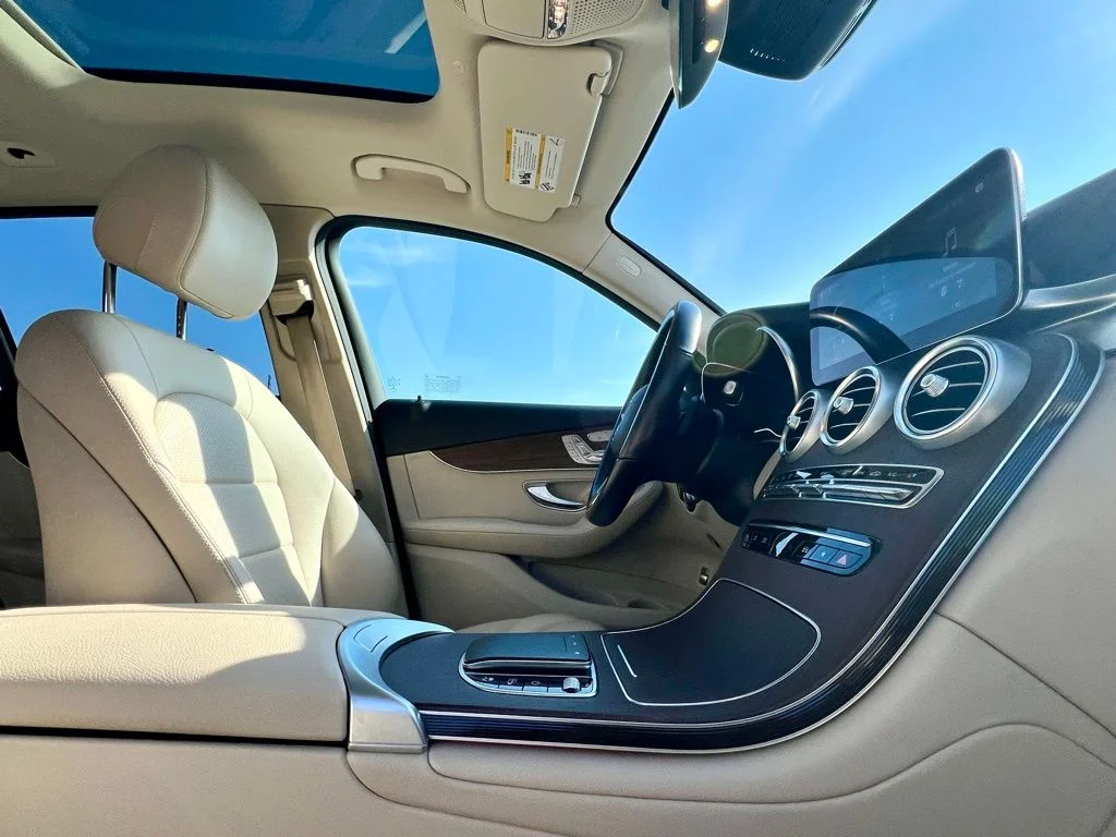 Certified Used 2022  Mercedes-Benz GLC 300 image 16