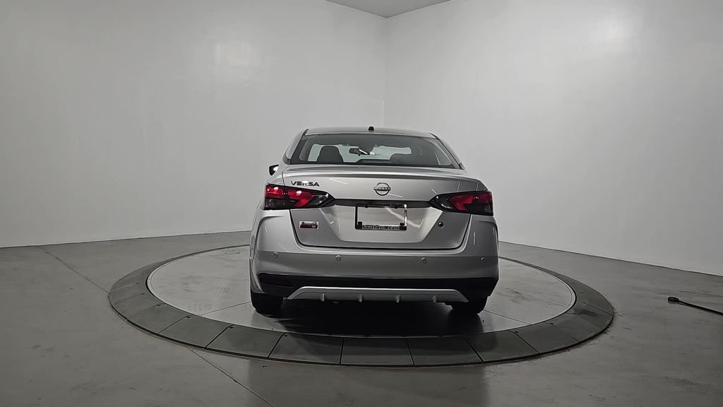 2025 Nissan Versa 1.6 S photo 4