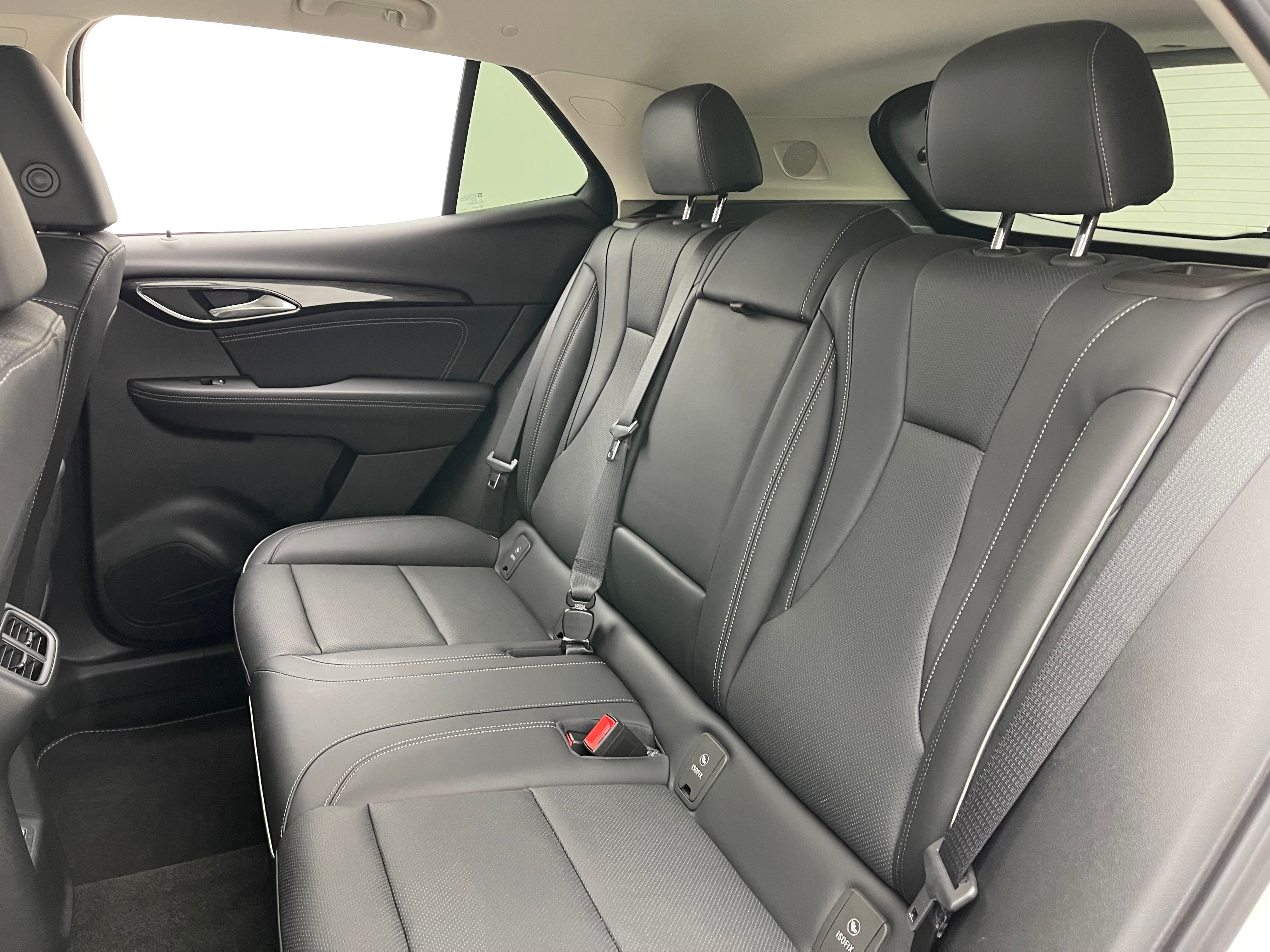Used 2023 Summit White Buick Essence image 39