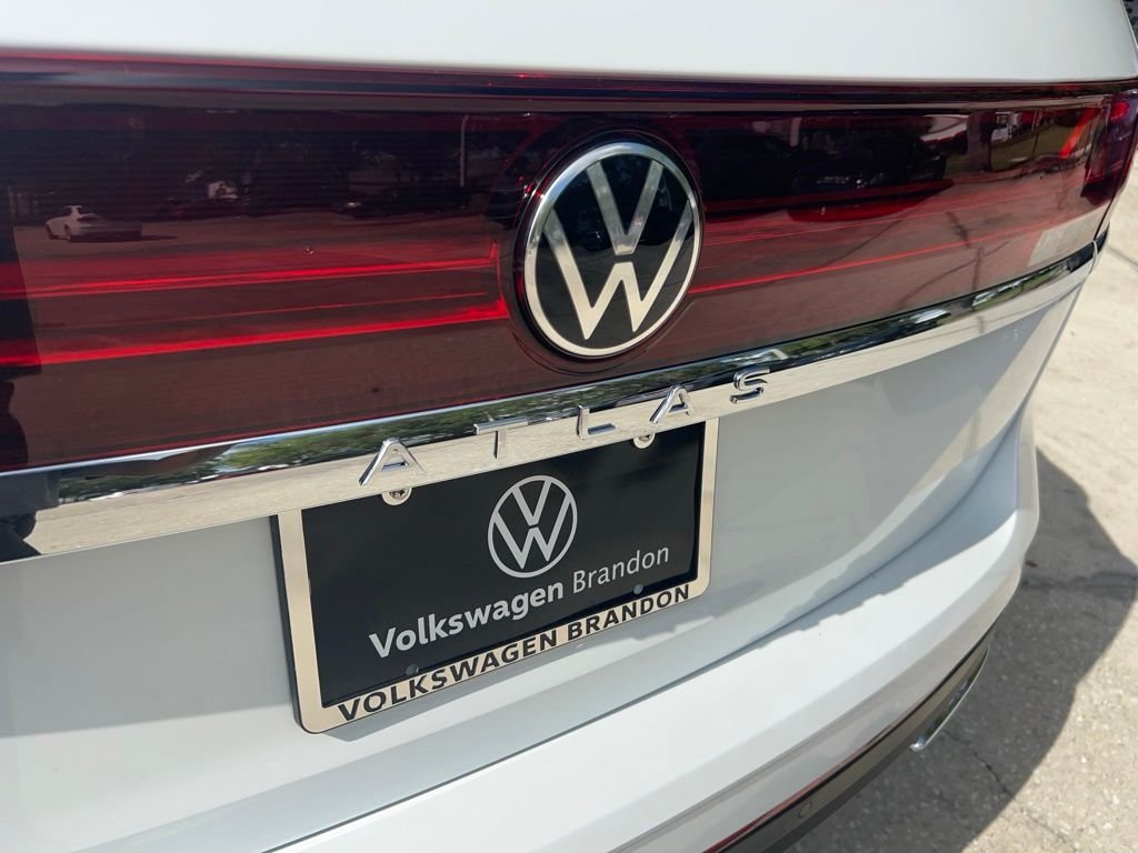 New 2026 White/off-white Volkswagen 2.0T SE w/Technology image 30