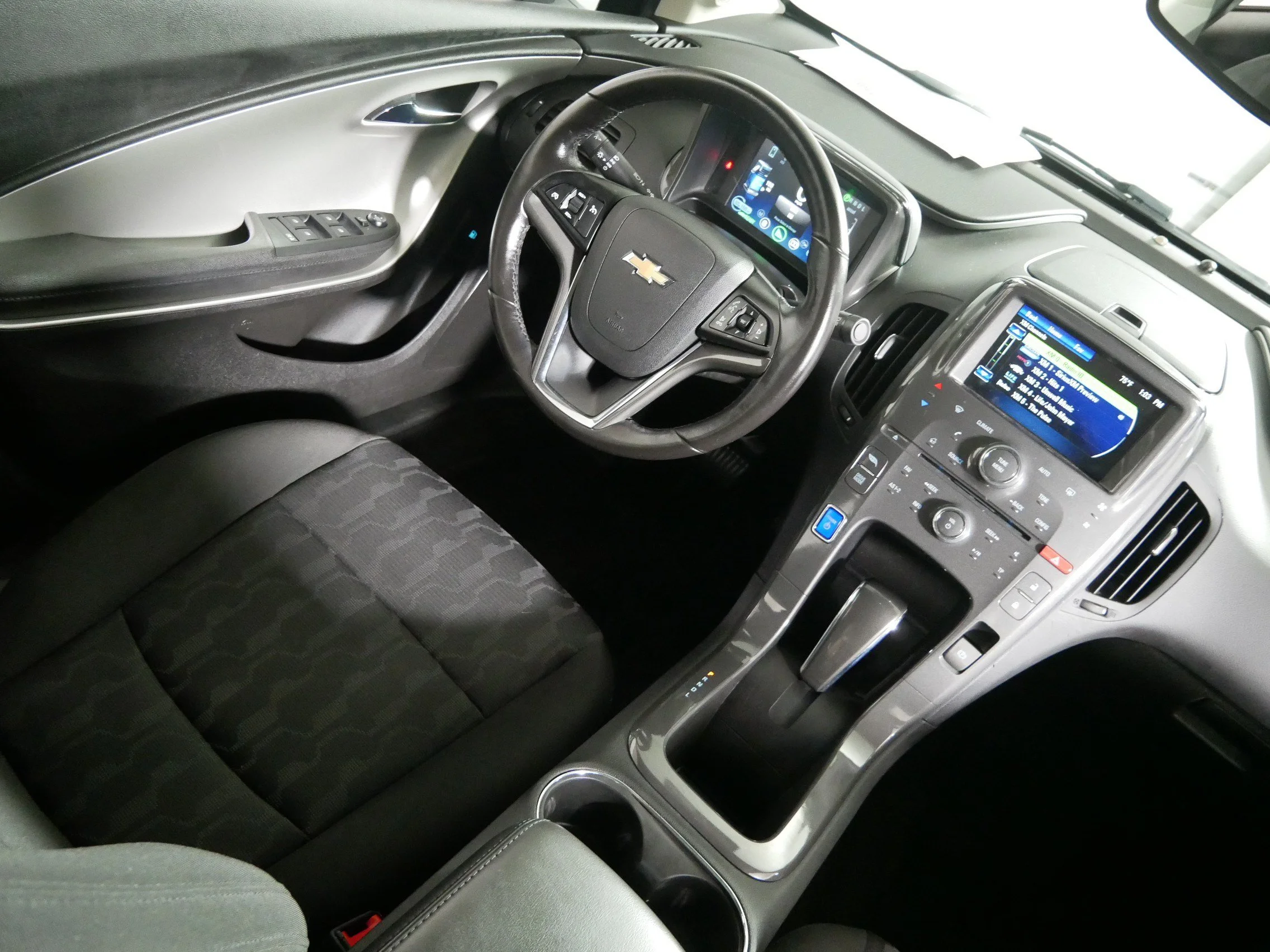 Used 2015 Silver Ice Metallic Chevrolet  image 9