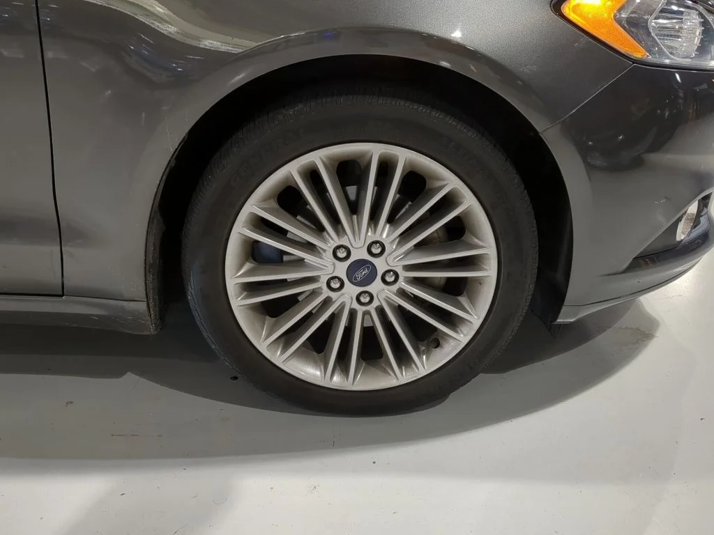 Used 2016 Magnetic Ford SE image 6