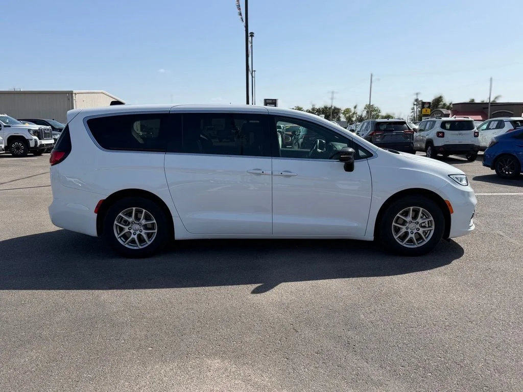 Used 2025 White Chrysler Select image 2
