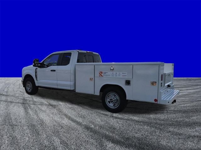 2025 Ford F-350 Super Duty Chassis Cab XL - Photo 6