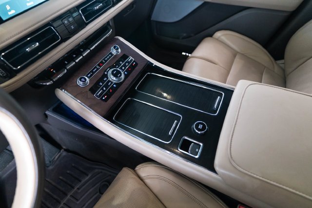 Used 2022 Blue Lincoln Grand Touring image 25